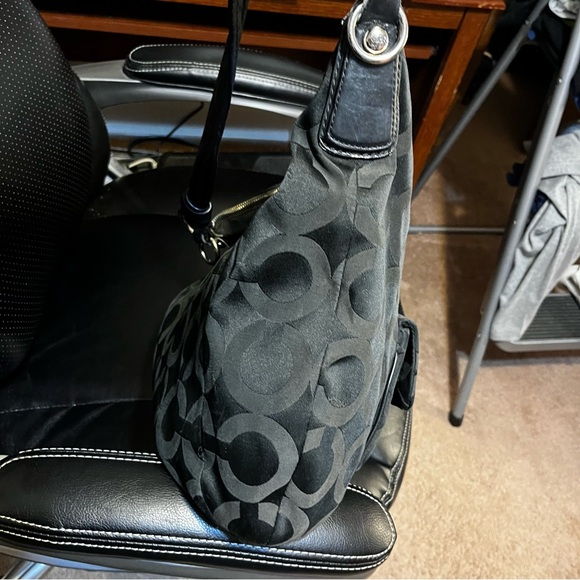 Elegant Coach Large Black Shoulder bag w/ Dust Bag - Picture 5 of 10